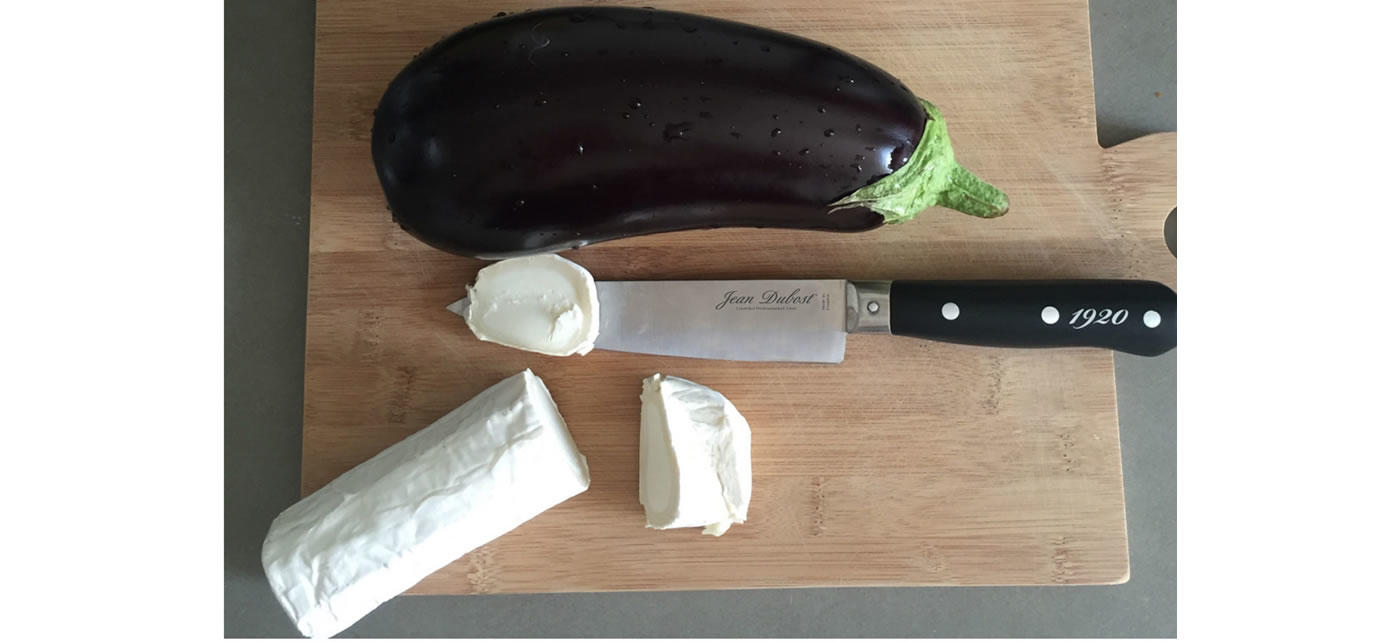 Couteau de cuisine Jean Dubost couper une aubergine